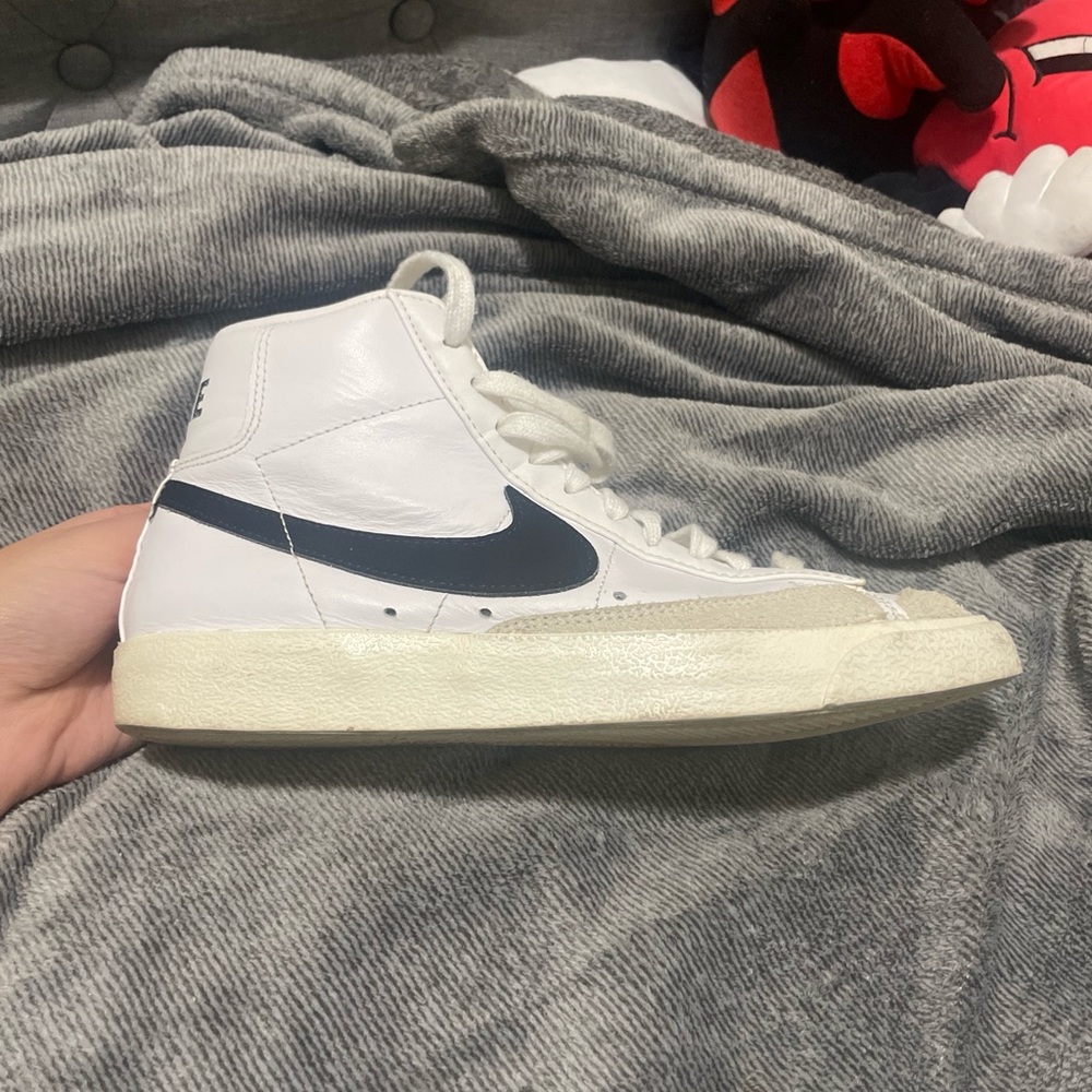 NIKE BLAZERS !! WOMAN 7.5